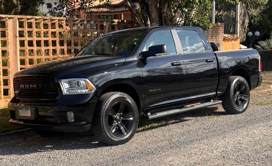 RAM 1500 5.7 V8 GASOLINA LIMITED NIGHT EDITION CD 4X4 AUTOMÁTICO